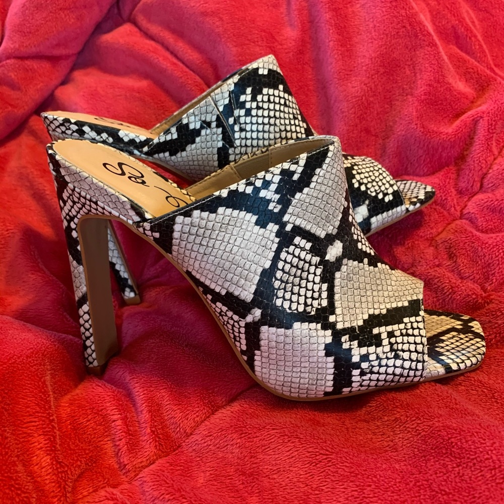 Snake skin heels NEW